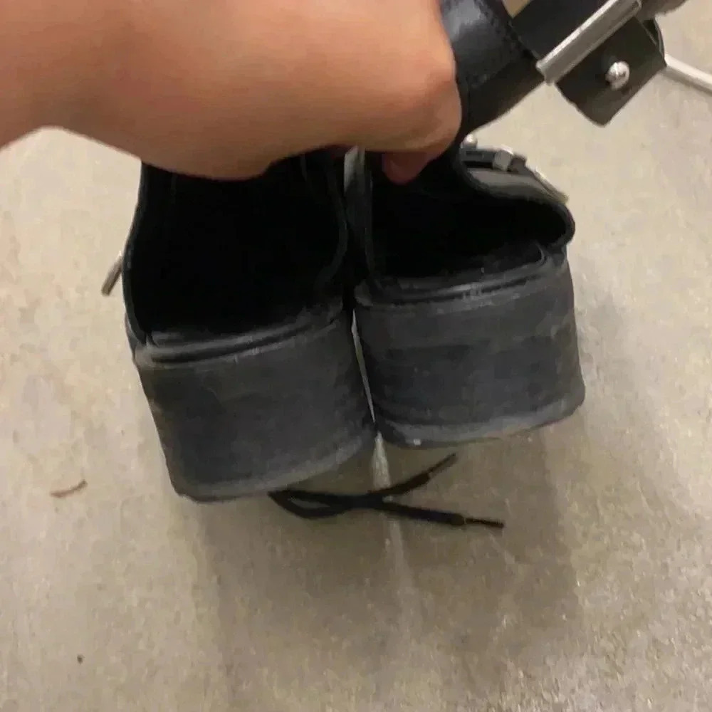 Leather shoes - Picture 3 of 7